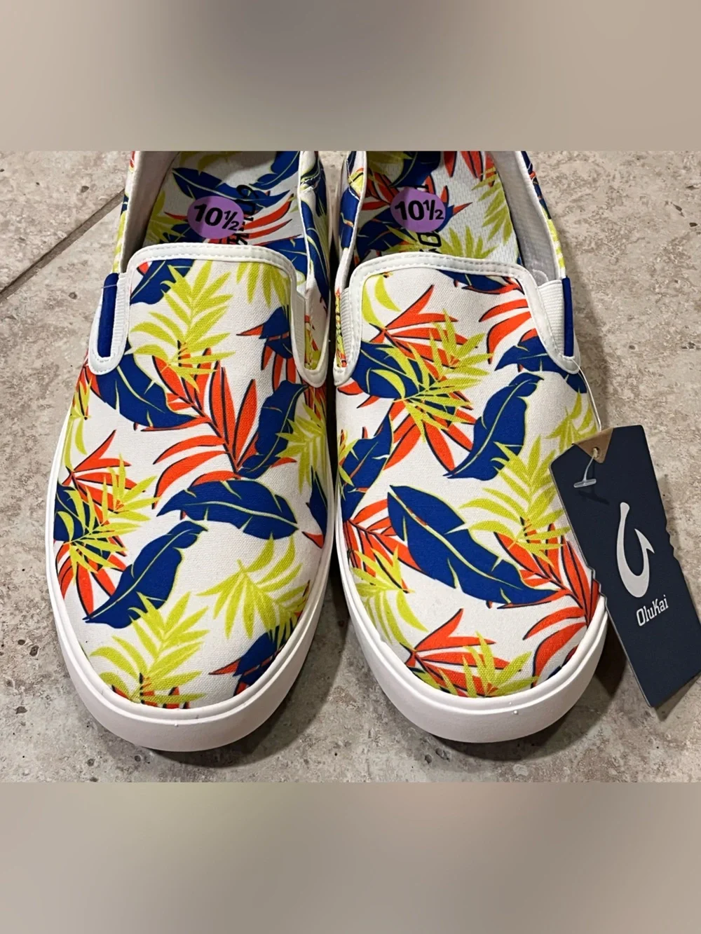 OluKai Lae‘ahi Pa‘i Men’s Slip-On Shoes 10.5 White/Aloha NWT Hawaain Floral AOP